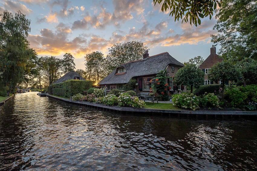 Verdens minste APS-C ultravidvinkelzoom